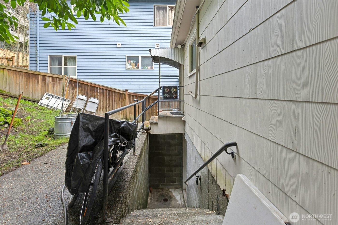 1537 15th Avenue NE, Seattle, WA 98144