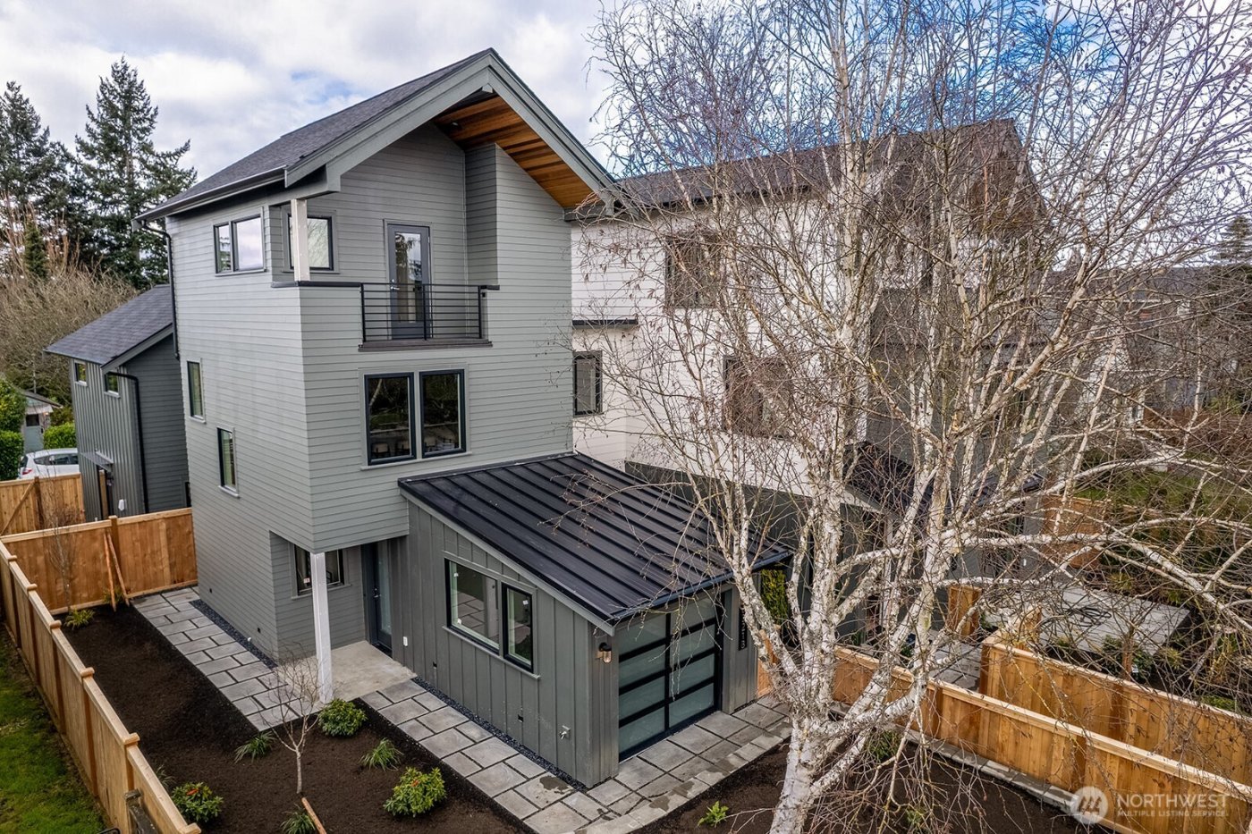 8321 25th Avenue NW #B, Seattle, WA 98117