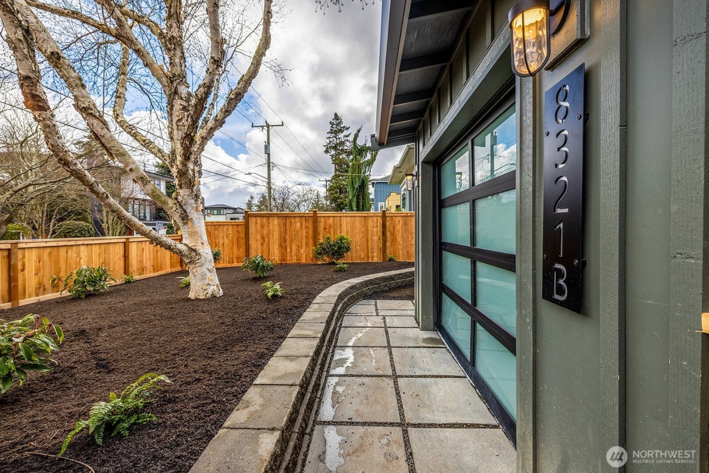 8321 25th Avenue NW #B, Seattle, WA 98117