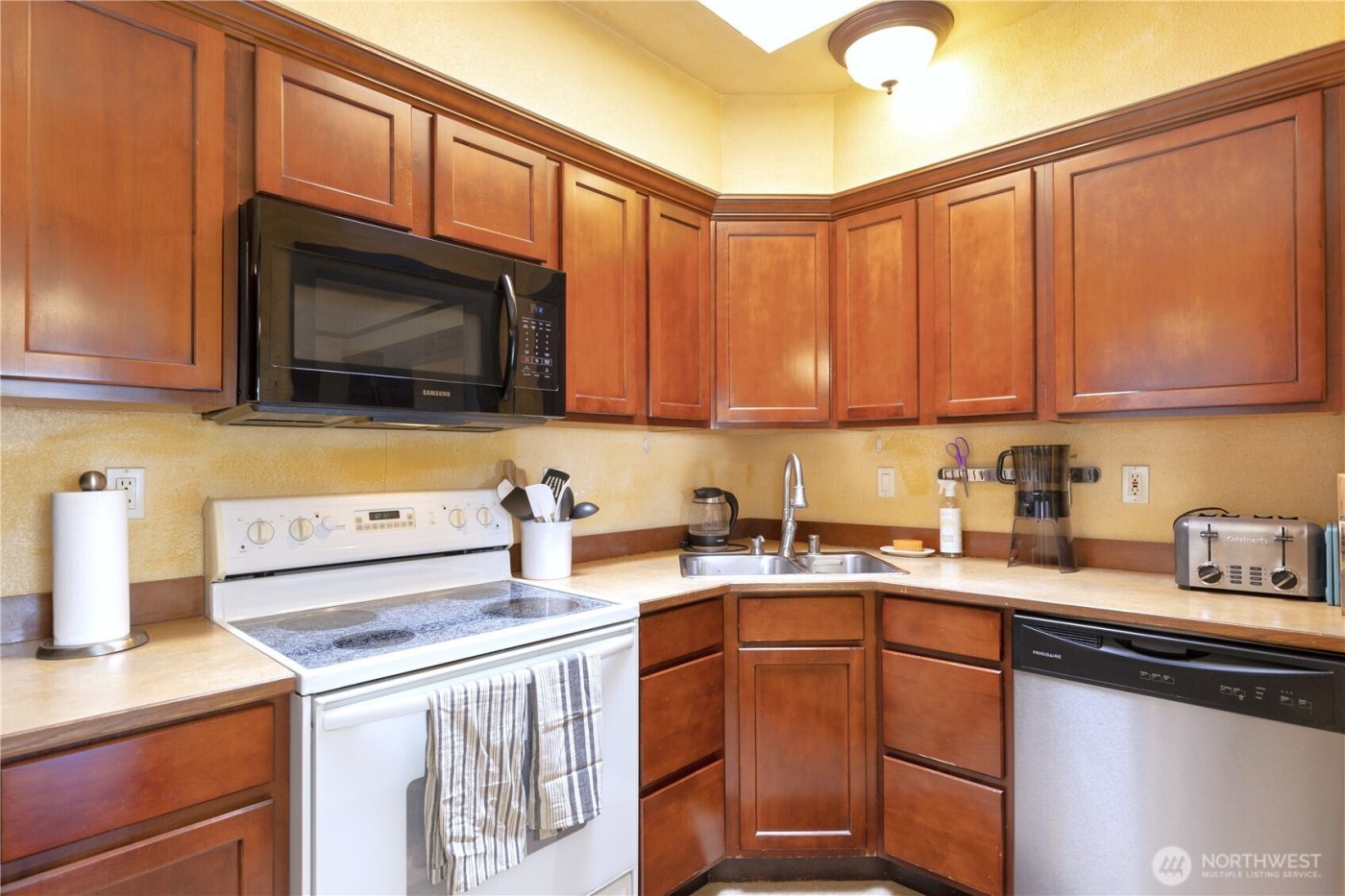 16 Valley Street , Seattle, WA 98109