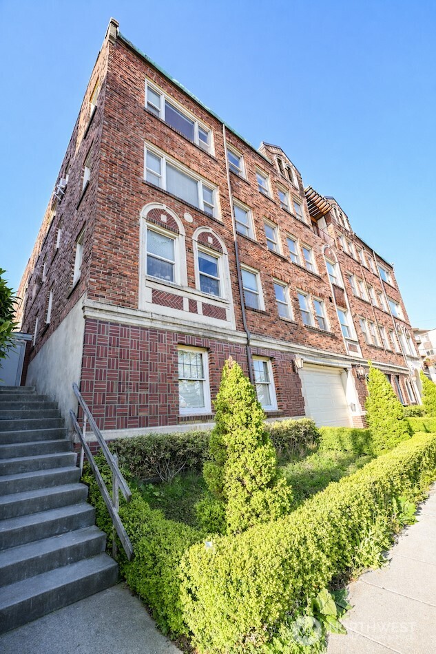 16 Valley Street , Seattle, WA 98109