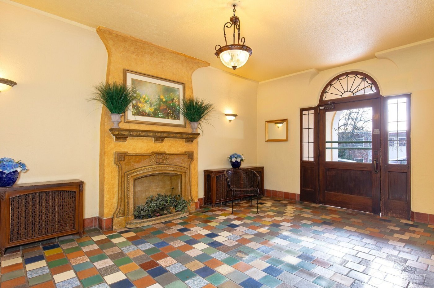 16 Valley Street , Seattle, WA 98109