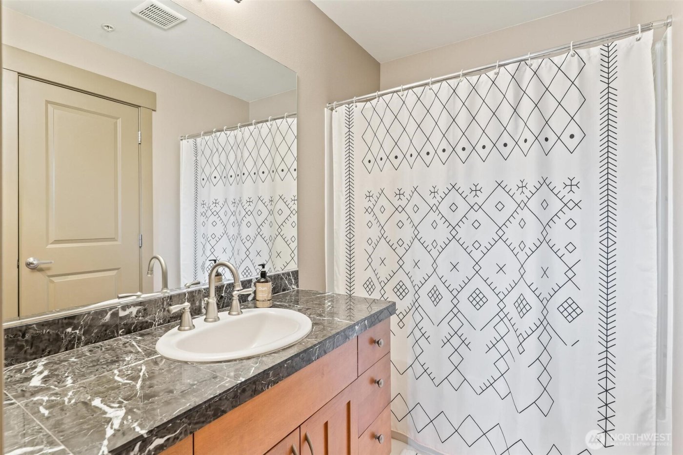 2115 201st Place SE #L2, Bothell, WA 98012-8565