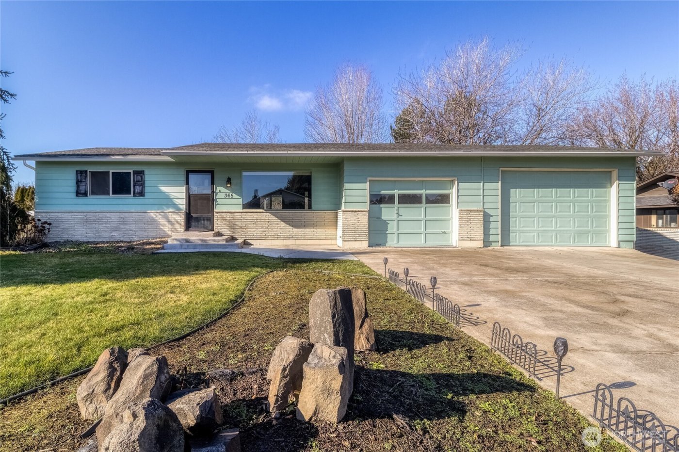 365 SE Highland Park Drive , College Place, WA 99324
