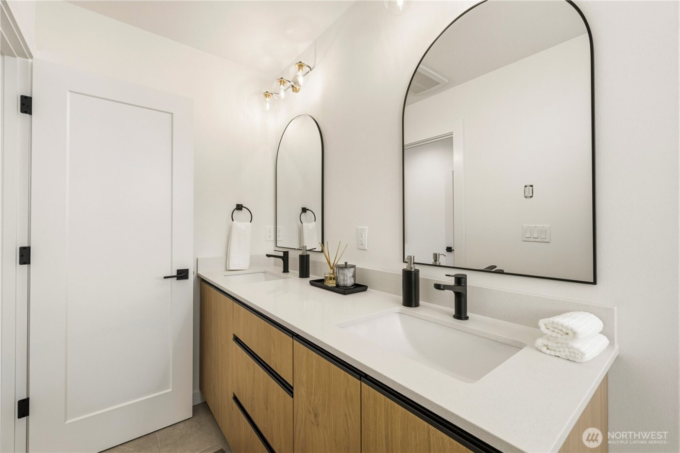 3819 B Fremont Avenue N, Seattle, WA 98103