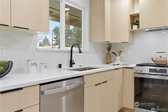 30041 14th Avenue S, Federal Way, WA 98003