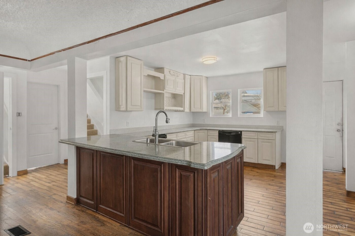 749 4th Avenue N, Kent, WA 98032