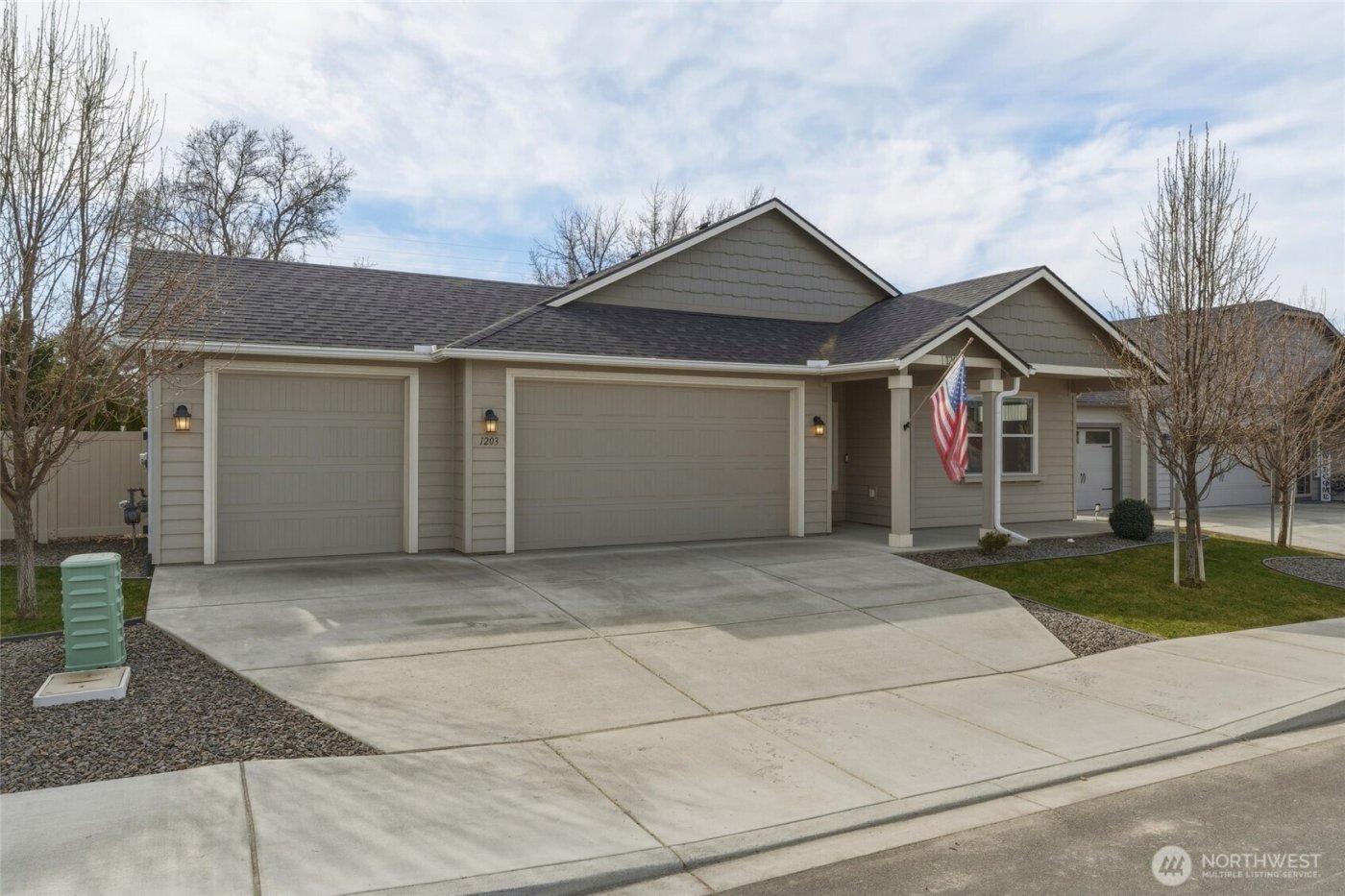 1203 SW Julia Street , College Place, WA 99324