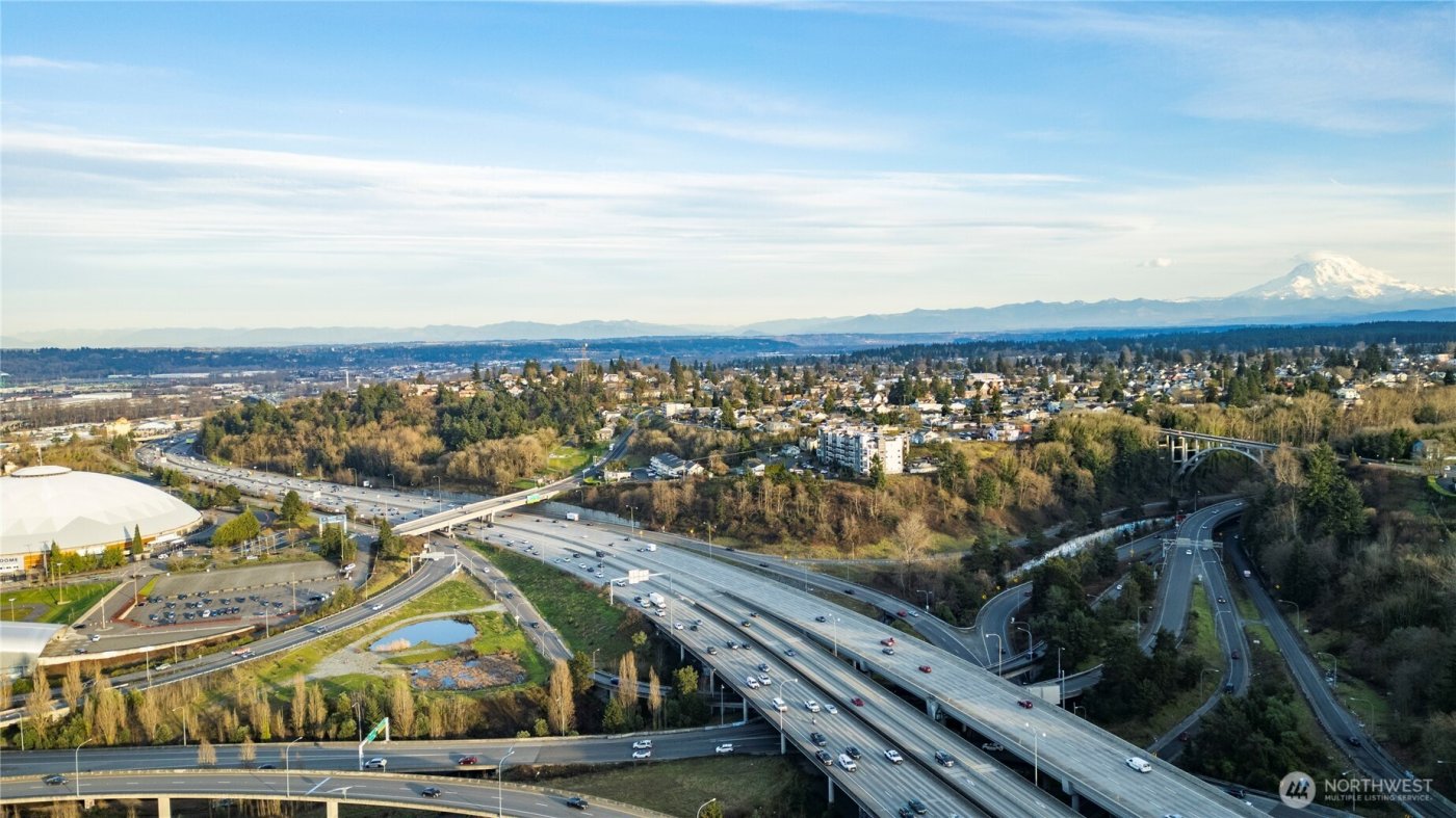 320 E 32nd Street #305, Tacoma, WA 98404