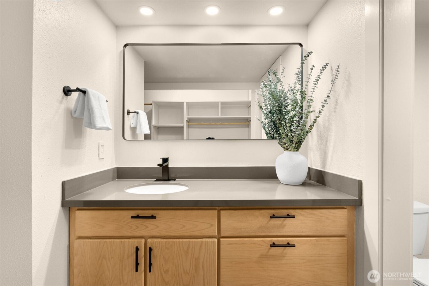 4707 W lake sammamish Parkway SE #d304, Issaquah, WA 98027