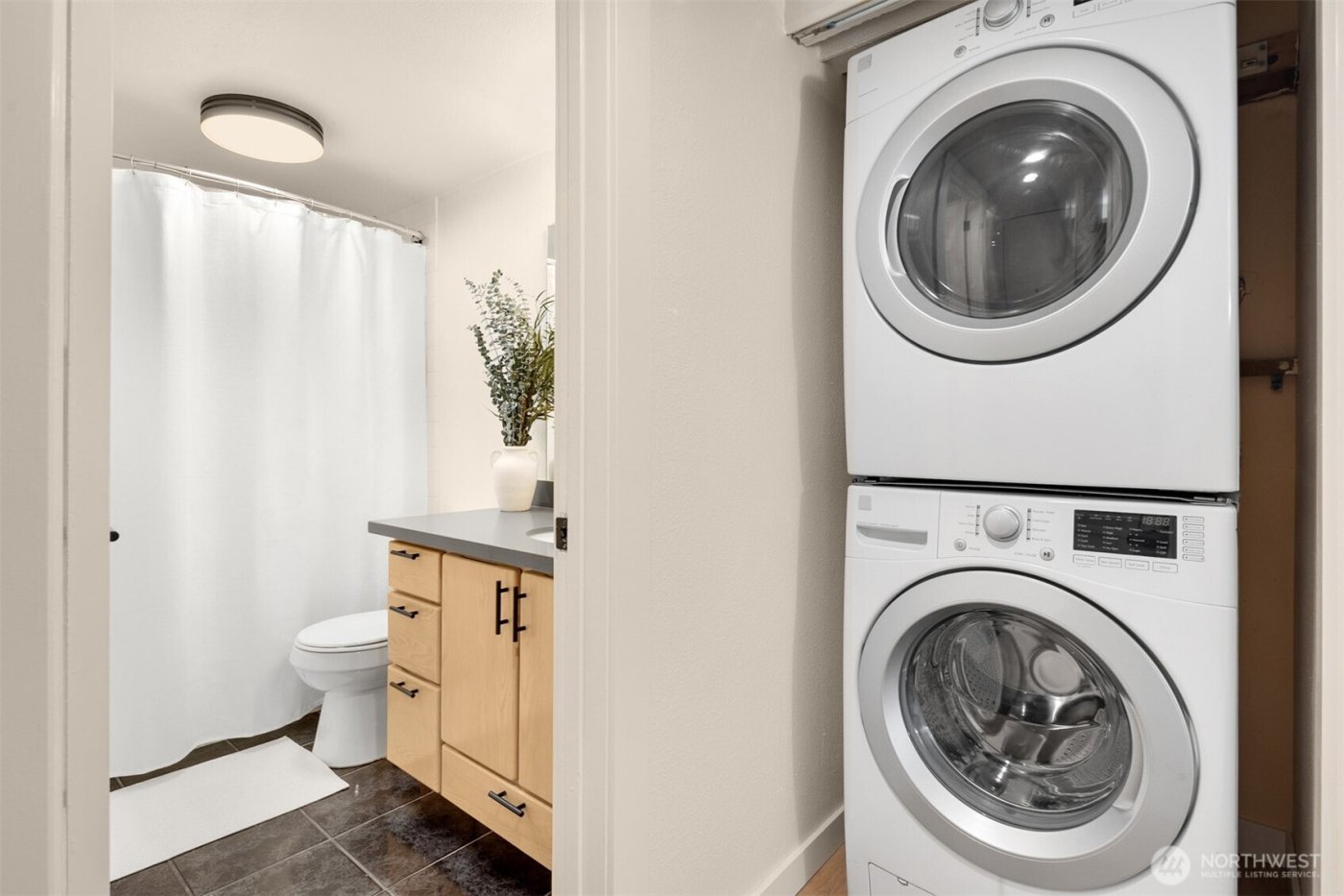 4707 W lake sammamish Parkway SE #d304, Issaquah, WA 98027