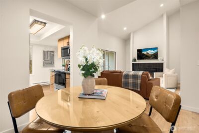4707 W lake sammamish Parkway SE #d304, Issaquah, WA 98027 - Photo 5