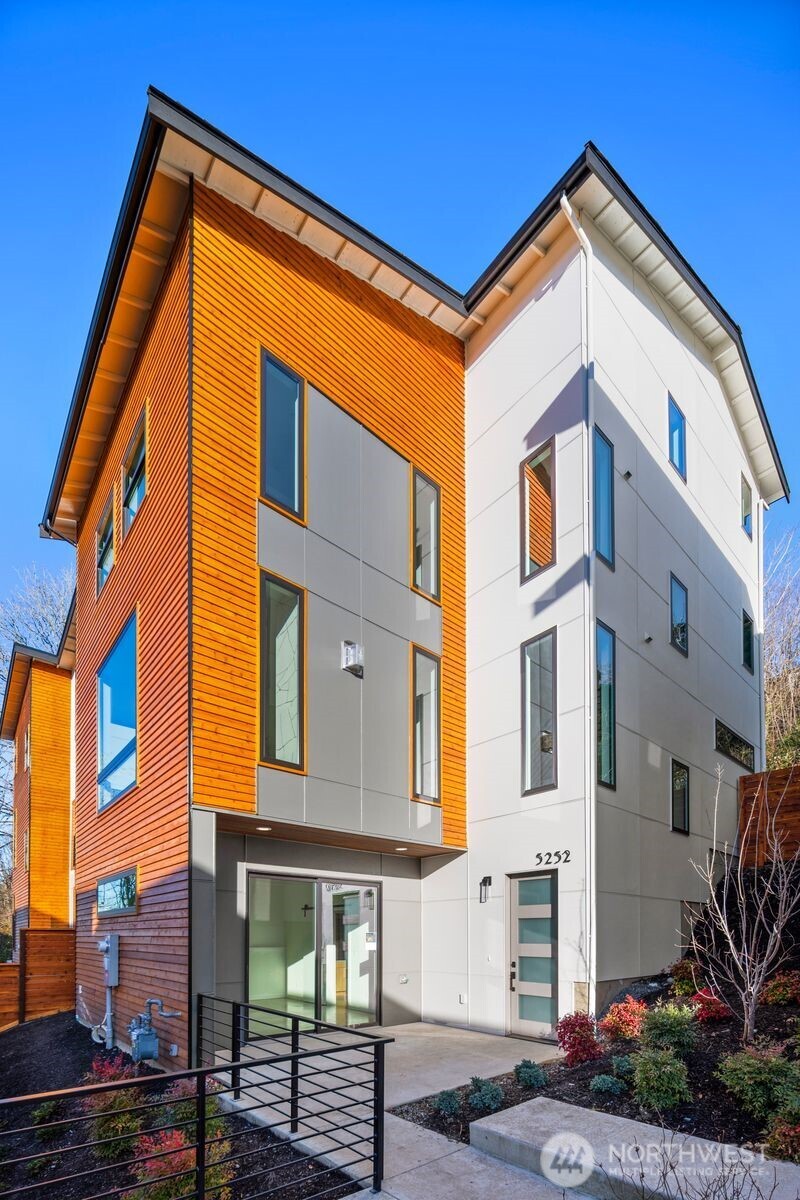 5252 23rd Avenue SW, Seattle, WA 98106