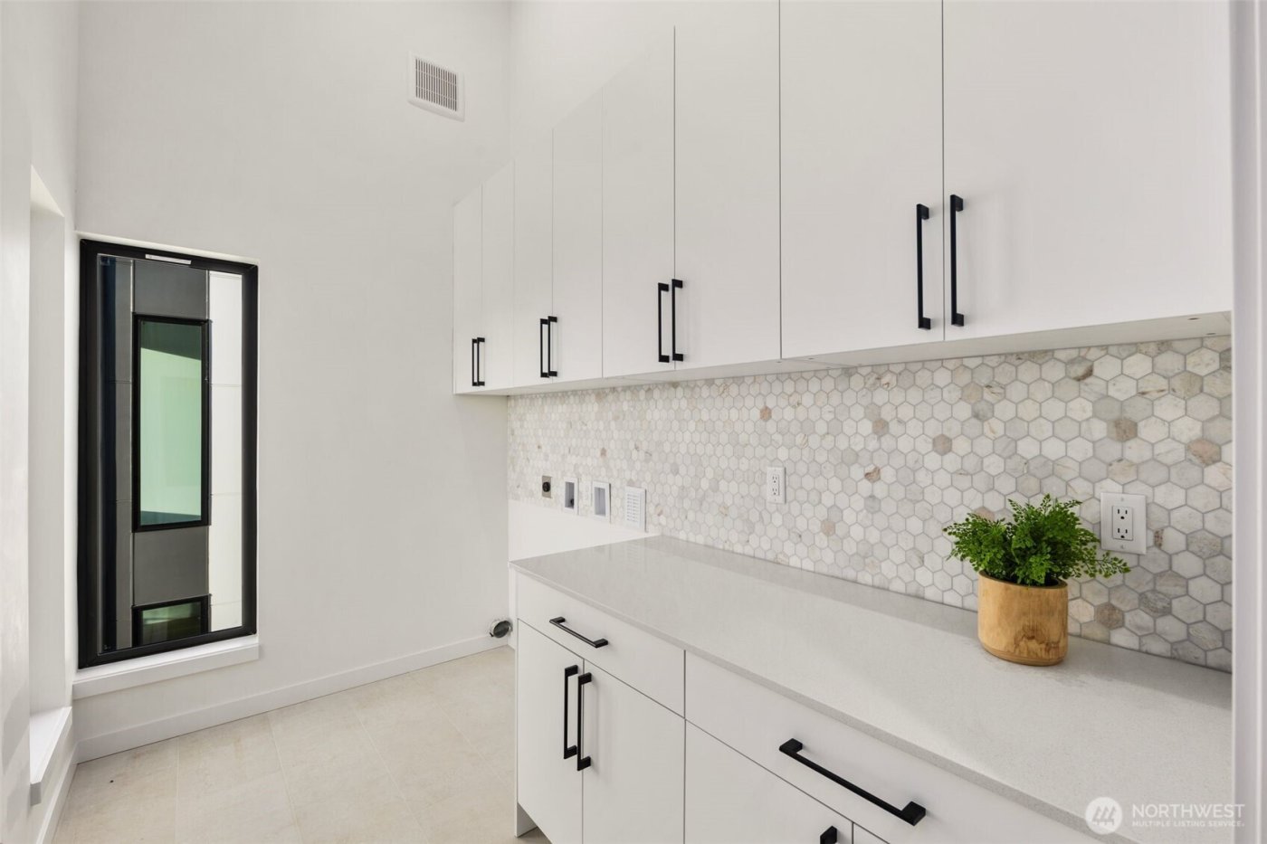 5252 23rd Avenue SW, Seattle, WA 98106