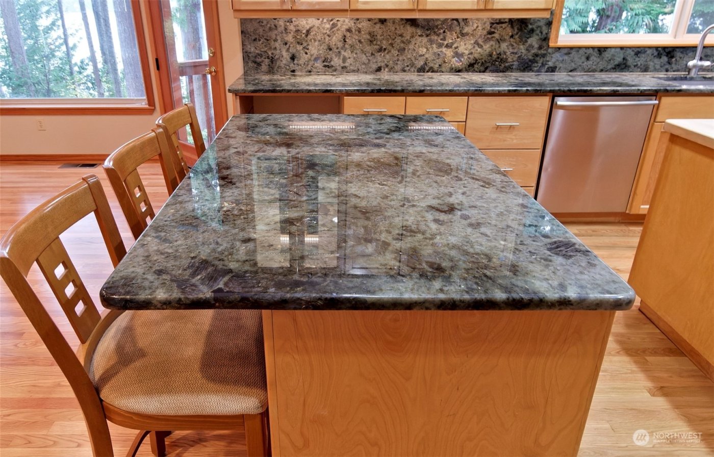 898 SE Dahman Road , Shelton, WA 98584