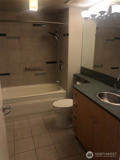 17 W Mercer Street #219, Seattle, WA 98119 - Photo 2