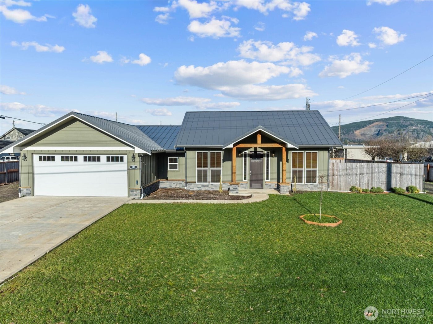 111 1st E , South Bend, WA 99586