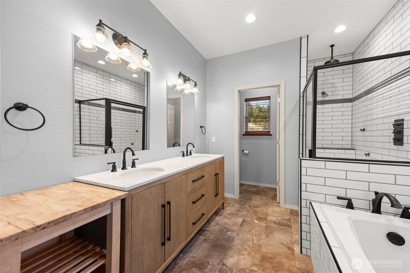 111 1st E , South Bend, WA 99586