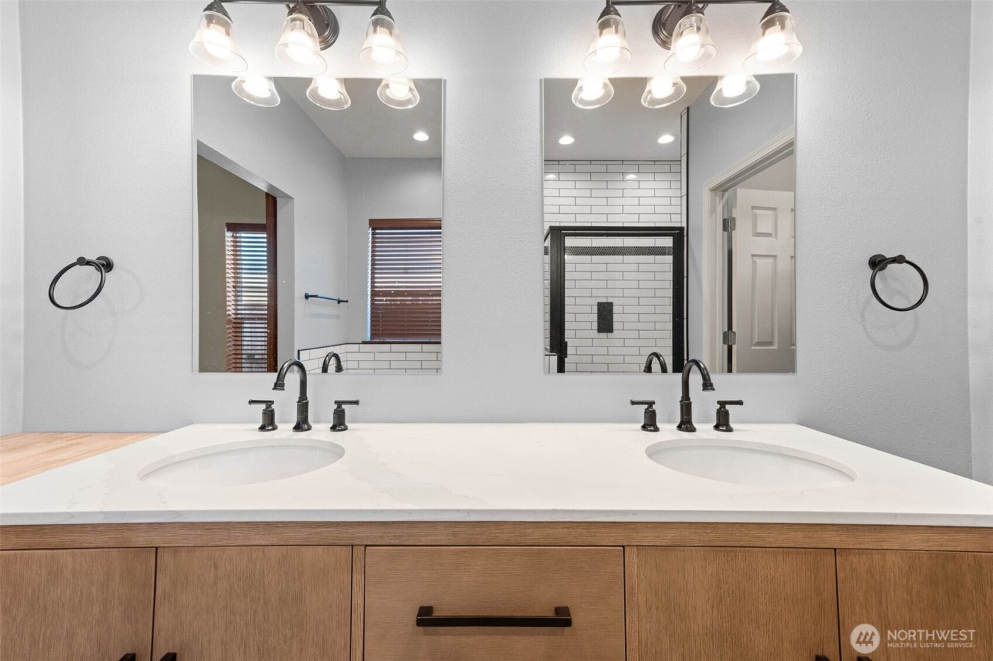 111 1st E , South Bend, WA 99586