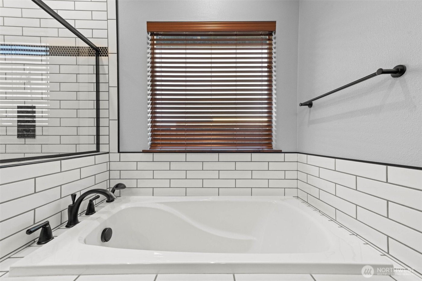 111 1st E , South Bend, WA 99586