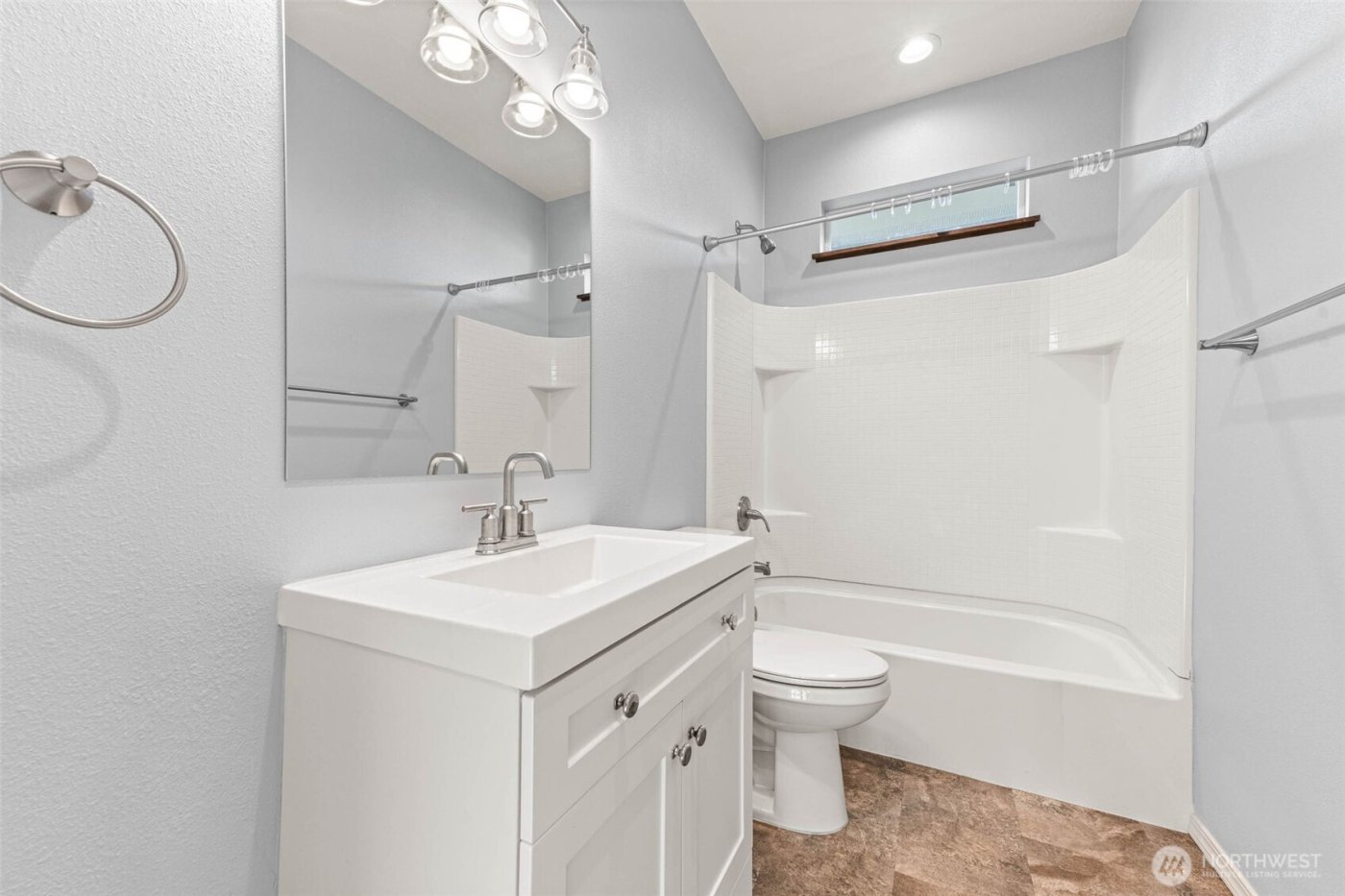 111 1st E , South Bend, WA 99586