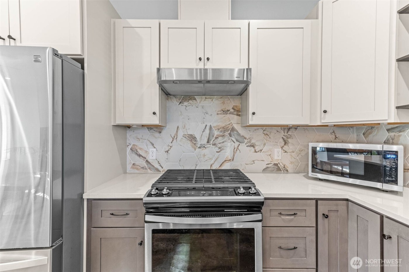 111 1st E , South Bend, WA 99586