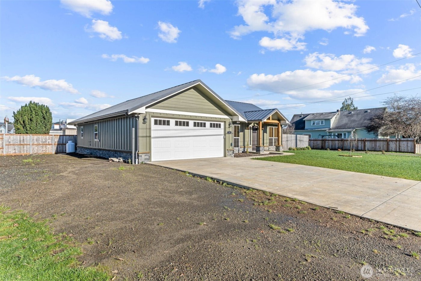 111 1st E , South Bend, WA 99586