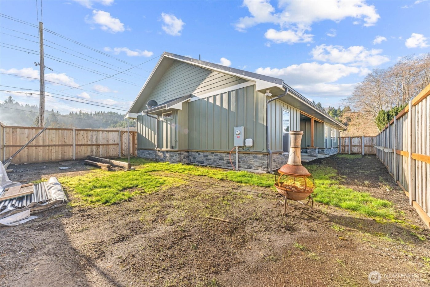 111 1st E , South Bend, WA 99586