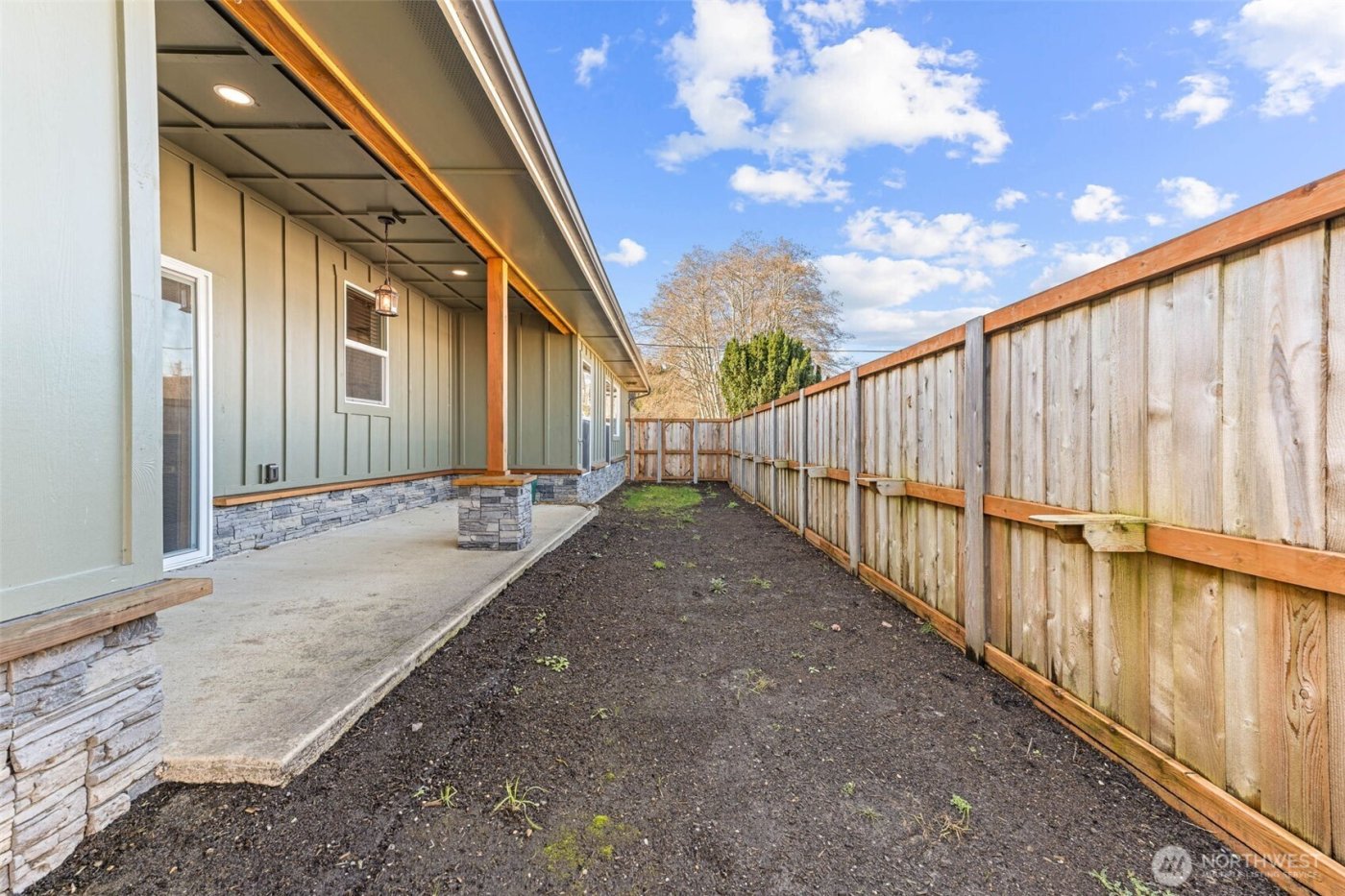 111 1st E , South Bend, WA 99586