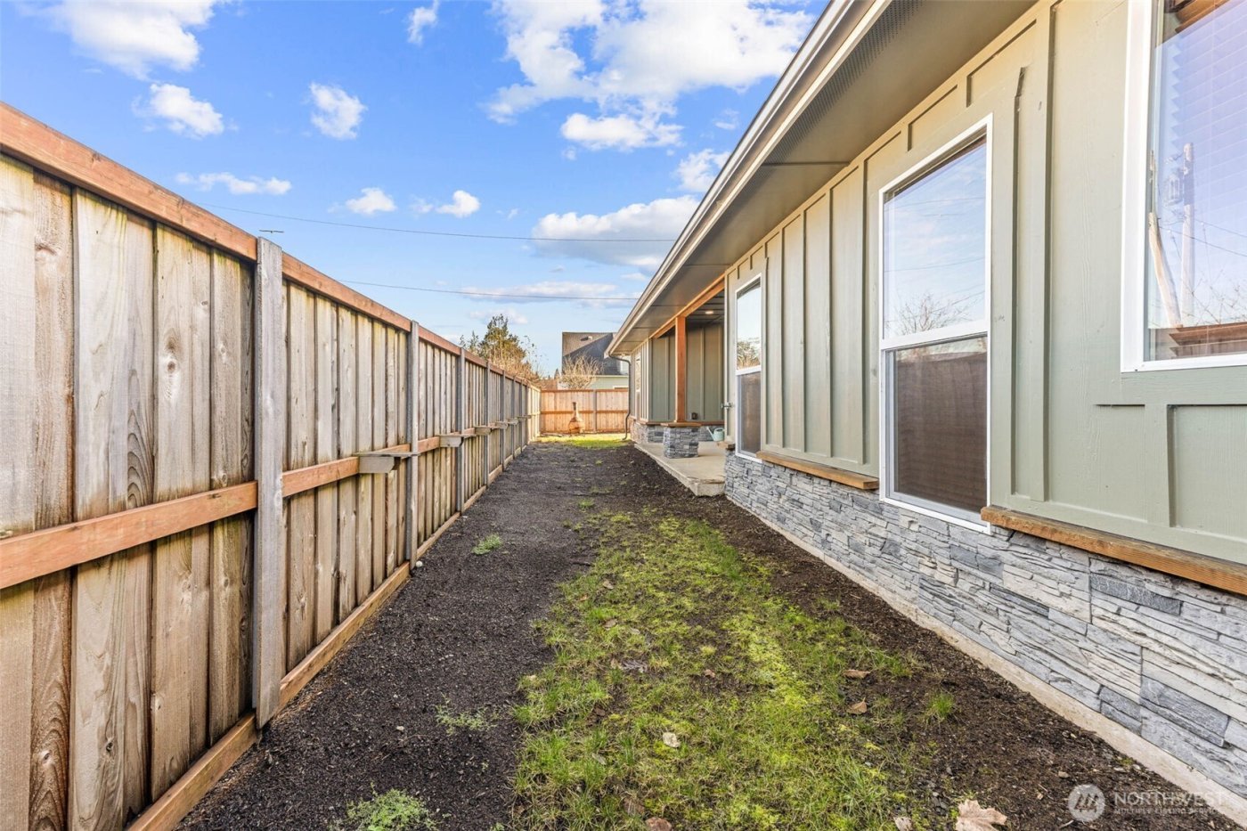 111 1st E , South Bend, WA 99586