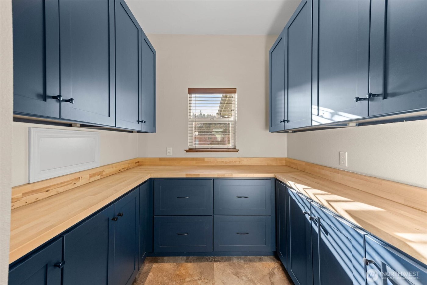 111 1st E , South Bend, WA 99586