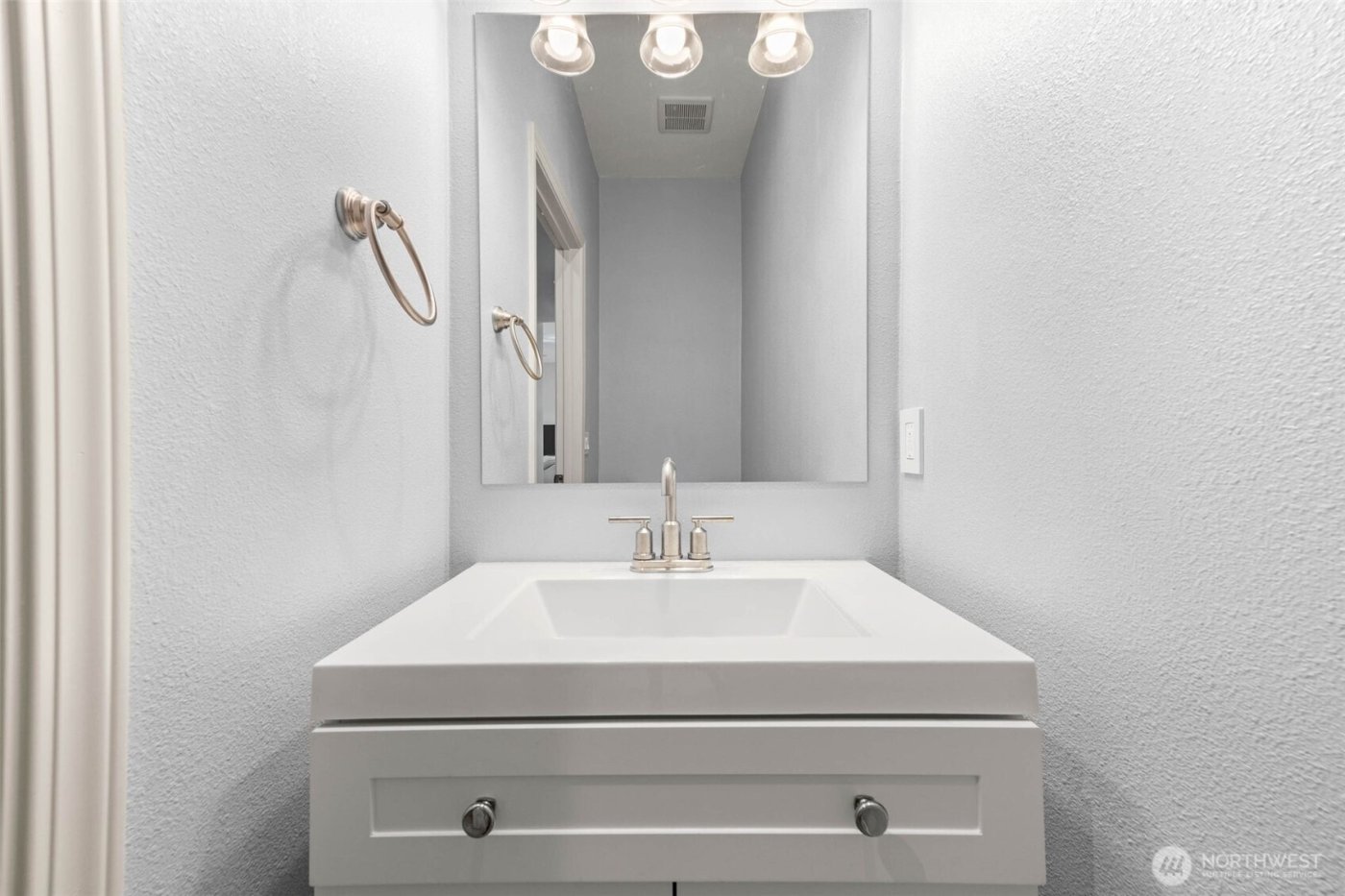 111 1st E , South Bend, WA 99586