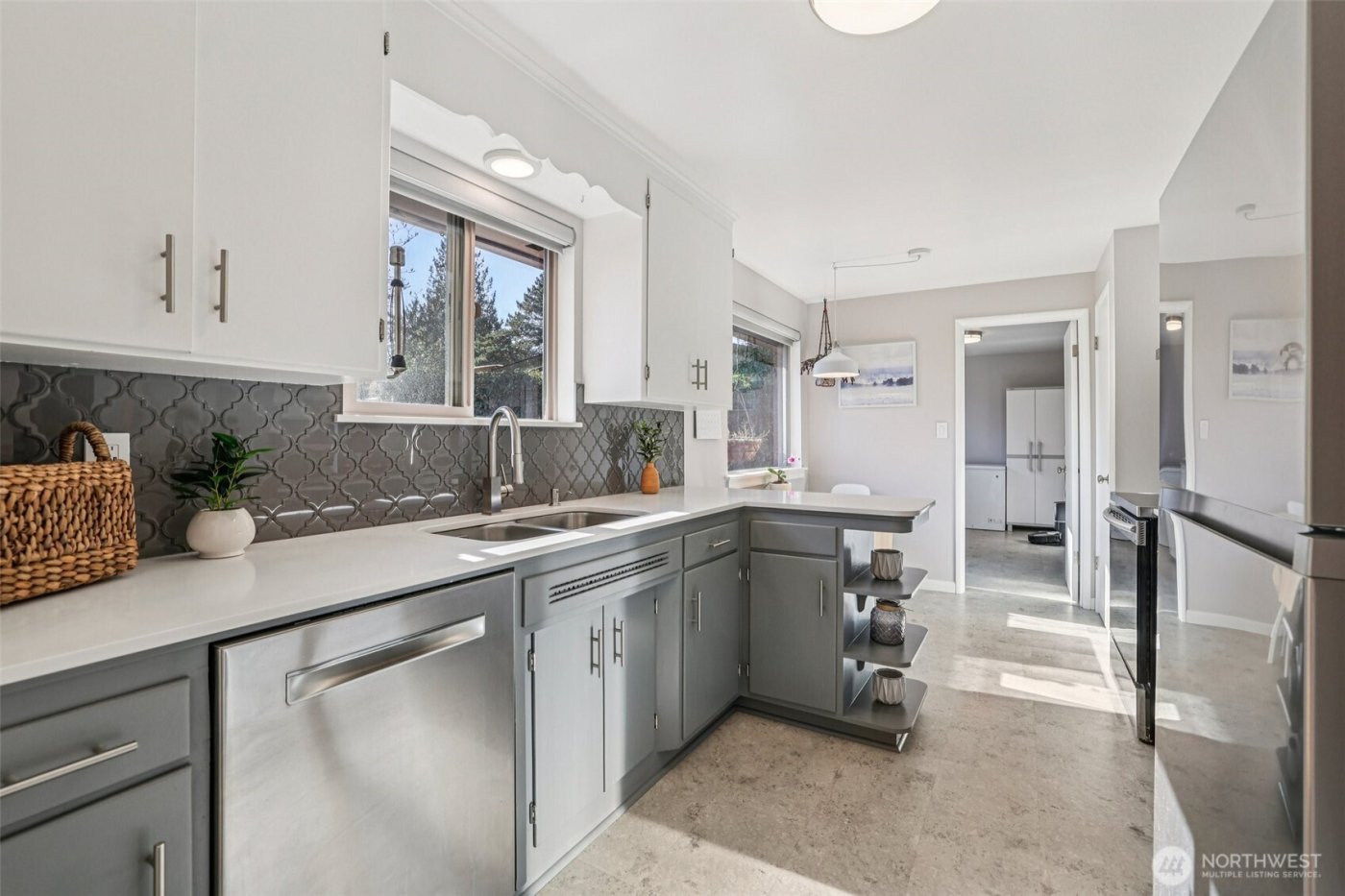 11537 Corliss Avenue N, Seattle, WA 98133-8534