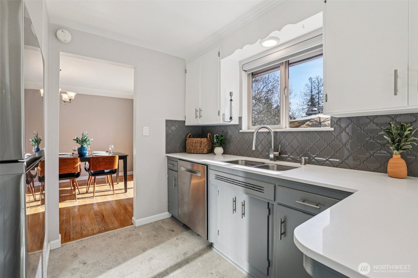 11537 Corliss Avenue N, Seattle, WA 98133-8534