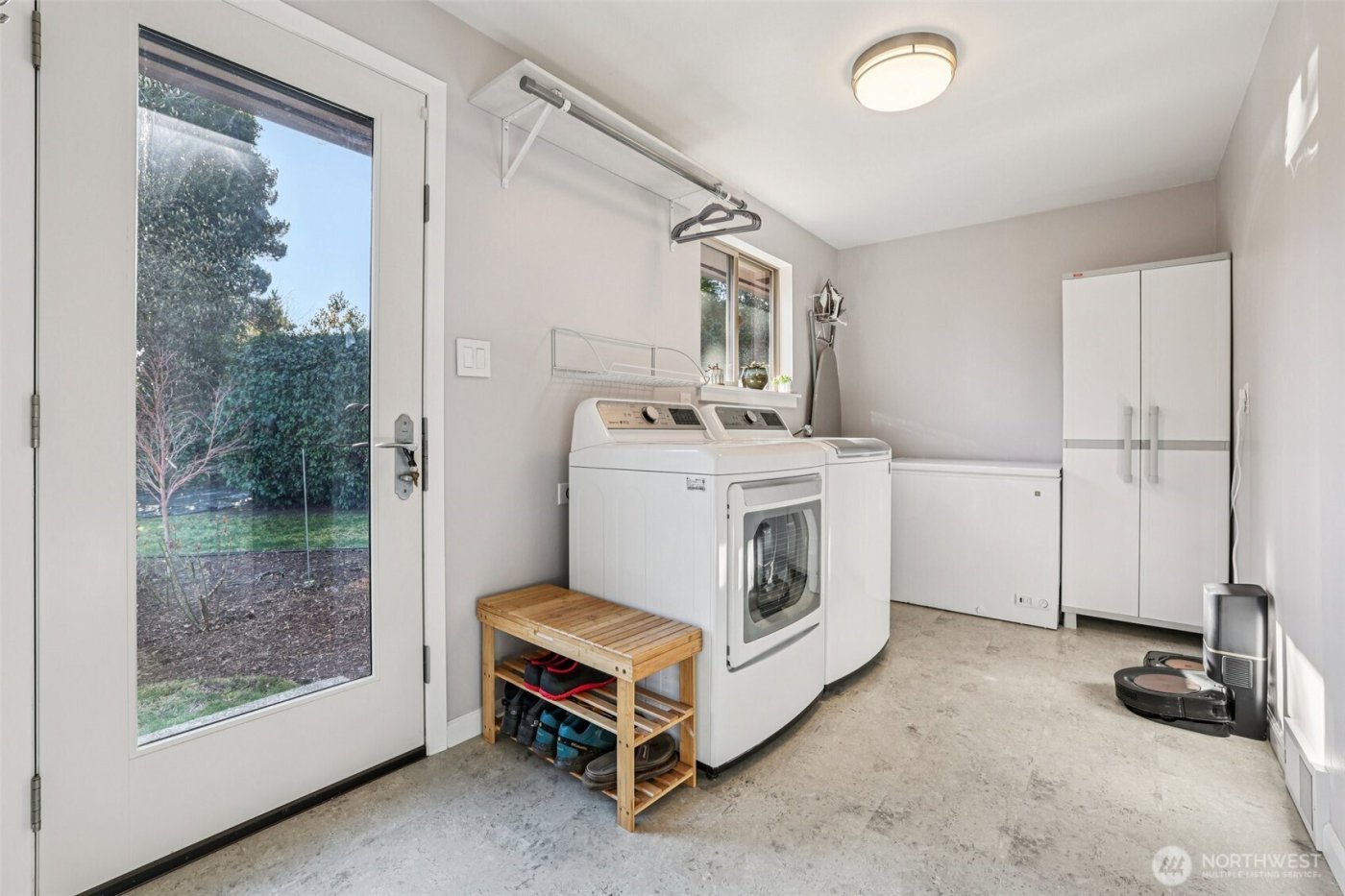 11537 Corliss Avenue N, Seattle, WA 98133-8534