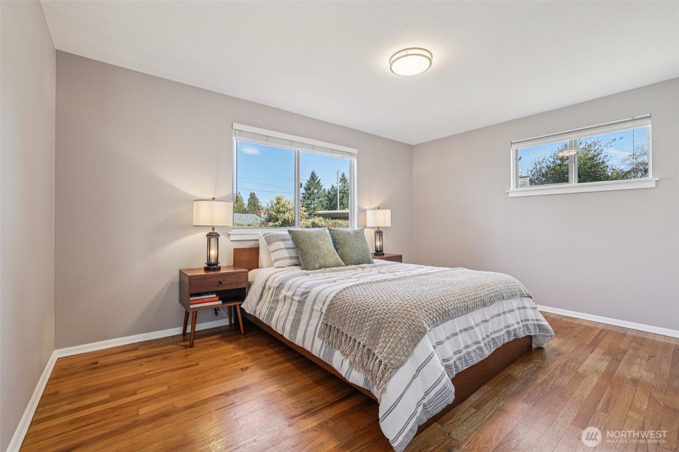 11537 Corliss Avenue N, Seattle, WA 98133-8534