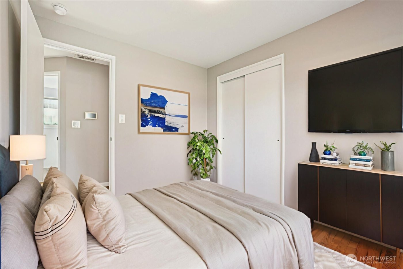 11537 Corliss Avenue N, Seattle, WA 98133-8534