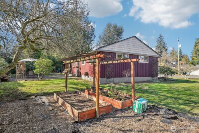 11537 Corliss Avenue N, Seattle, WA 98133-8534 - Photo 30