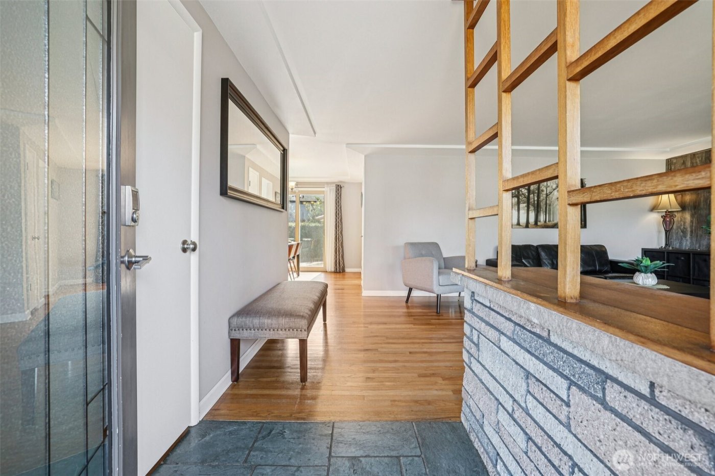 11537 Corliss Avenue N, Seattle, WA 98133-8534