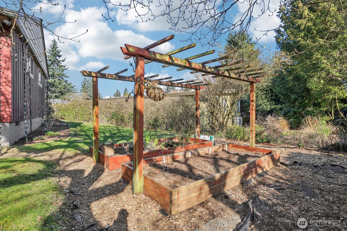 11537 Corliss Avenue N, Seattle, WA 98133-8534