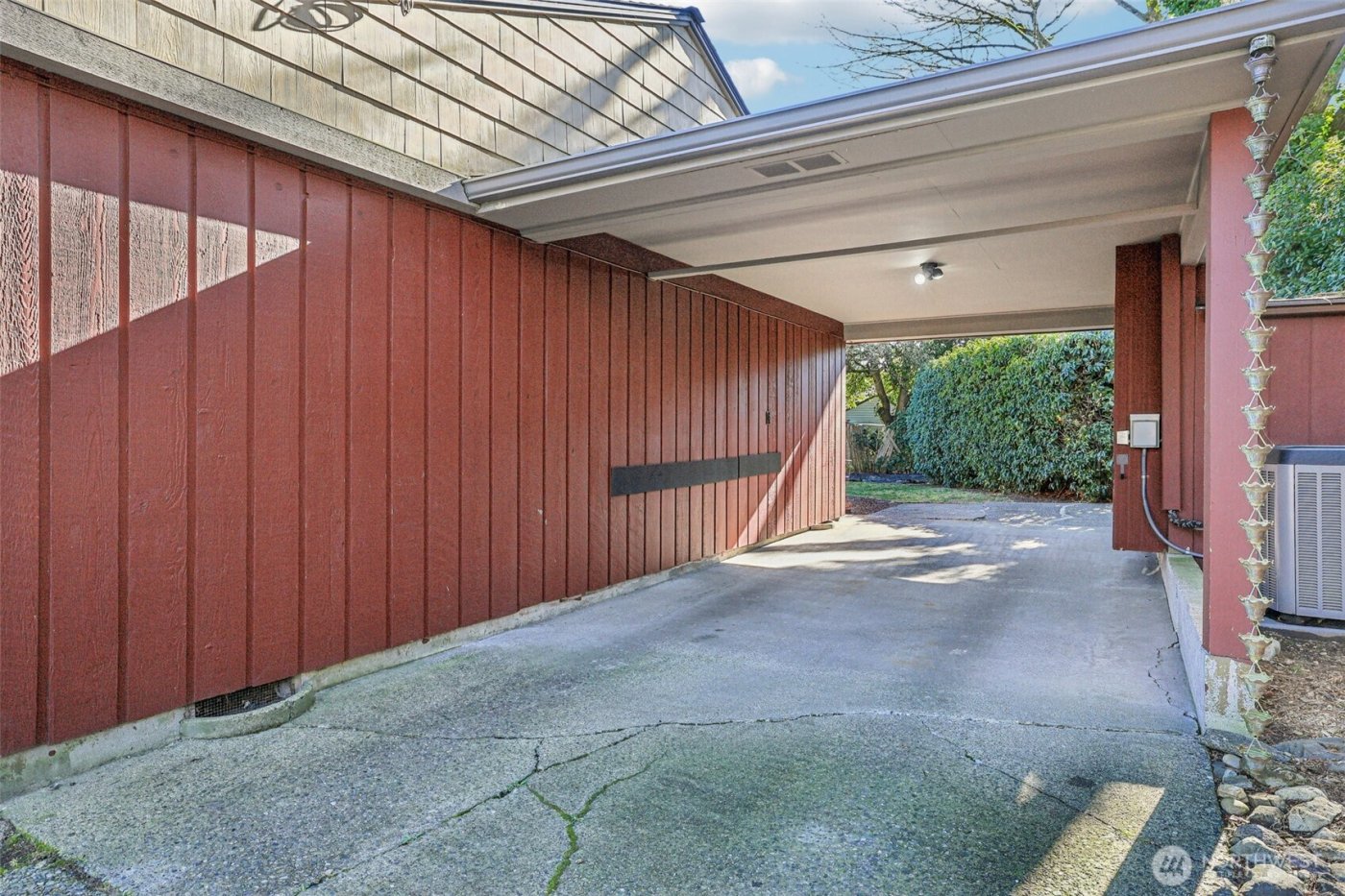 11537 Corliss Avenue N, Seattle, WA 98133-8534