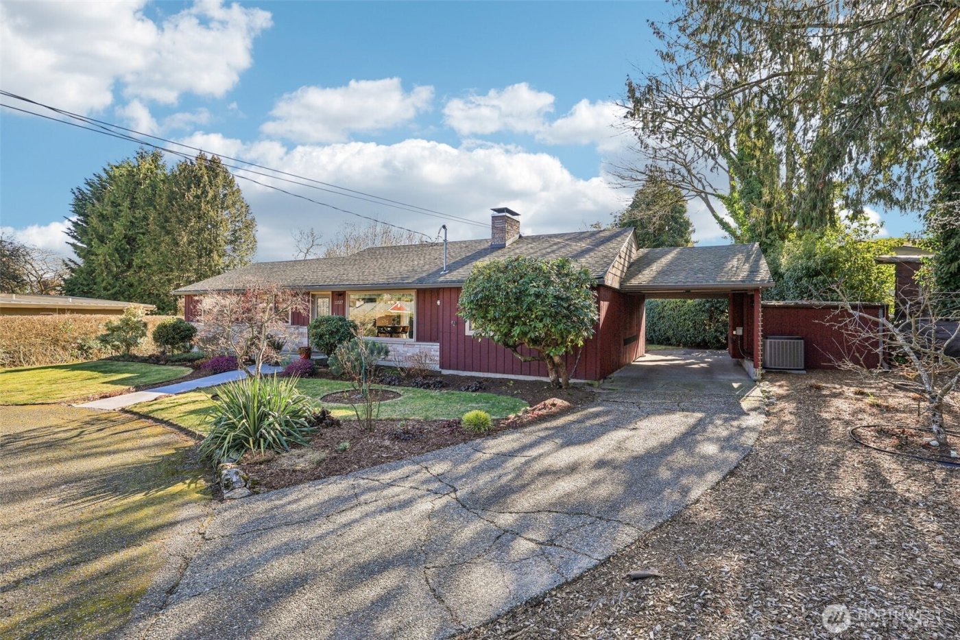 11537 Corliss Avenue N, Seattle, WA 98133-8534