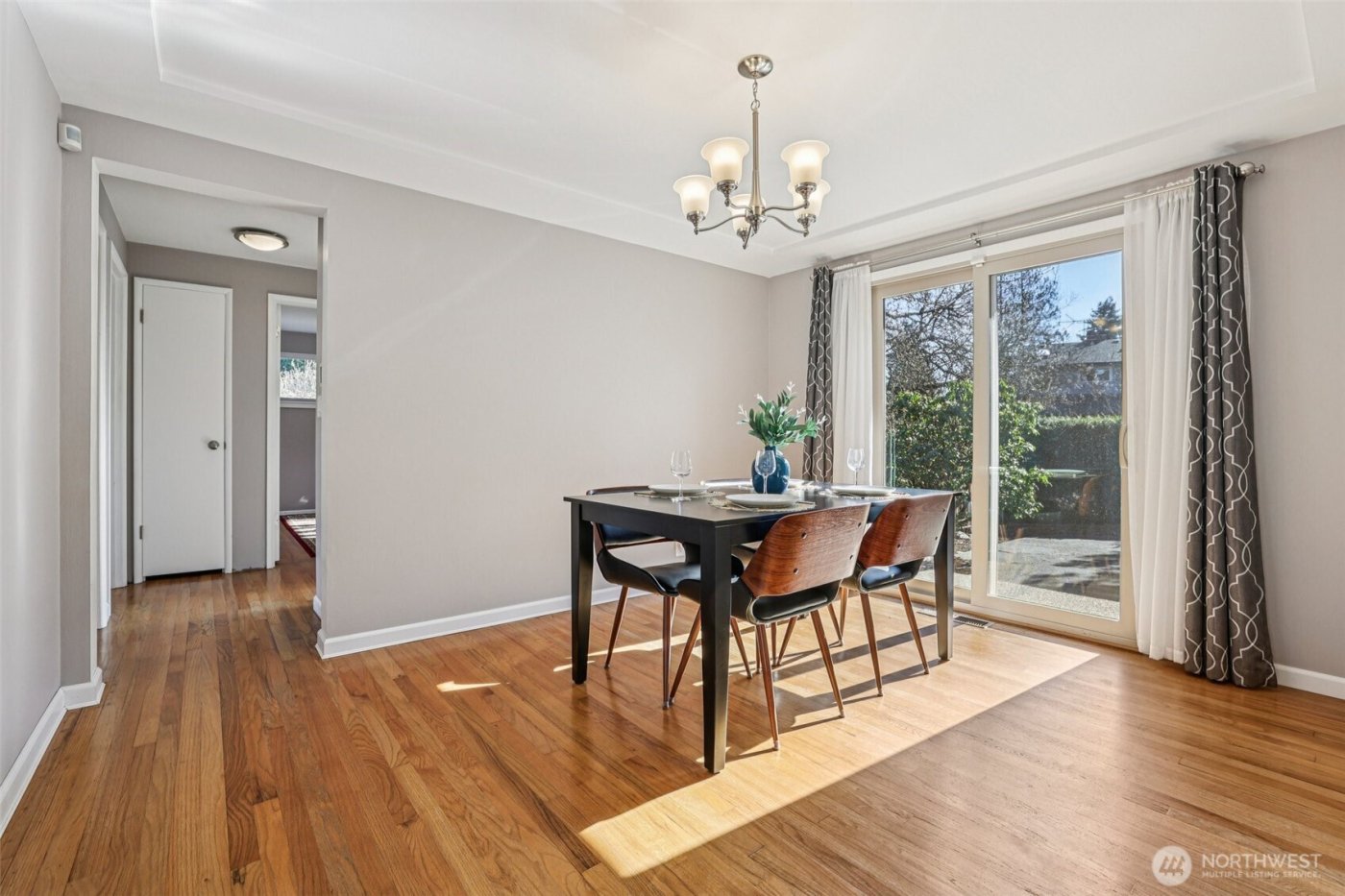 11537 Corliss Avenue N, Seattle, WA 98133-8534