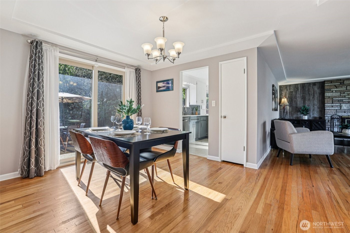 11537 Corliss Avenue N, Seattle, WA 98133-8534