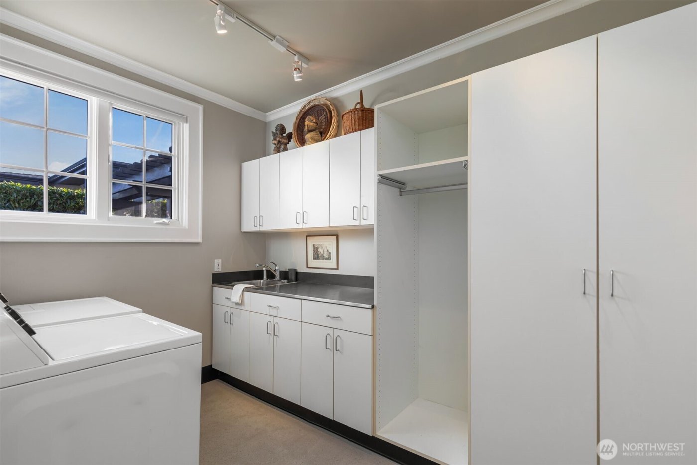 9400 Vineyard Crest , Bellevue, WA 98004