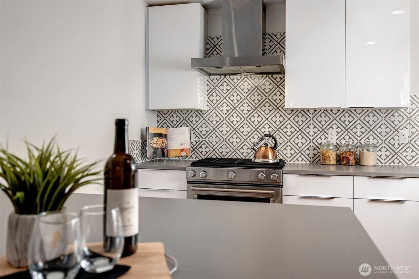 4274 NE 50th Street , Seattle, WA 98105