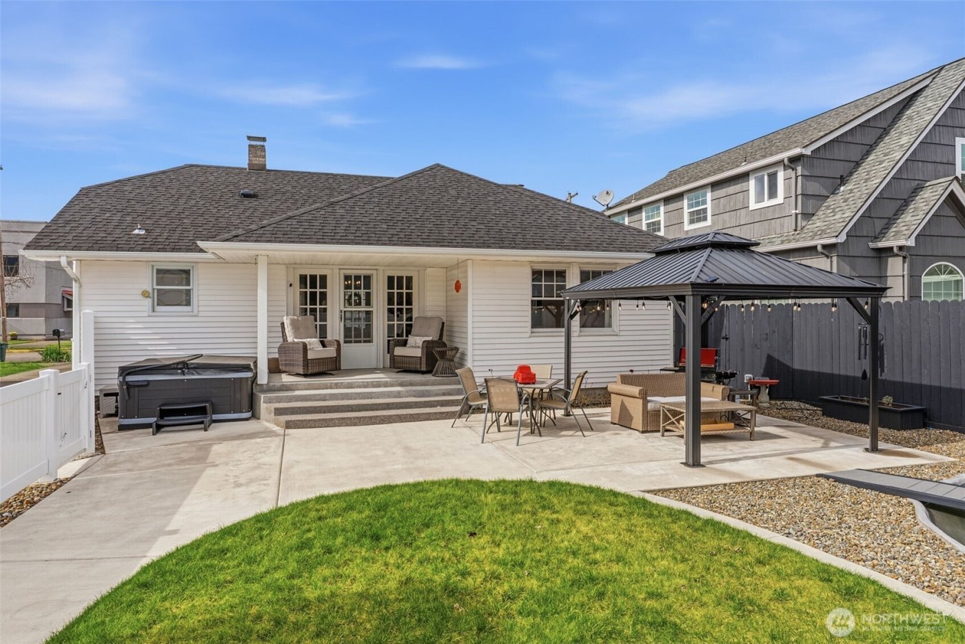 522 SW Front Avenue , Castle Rock, WA 98611
