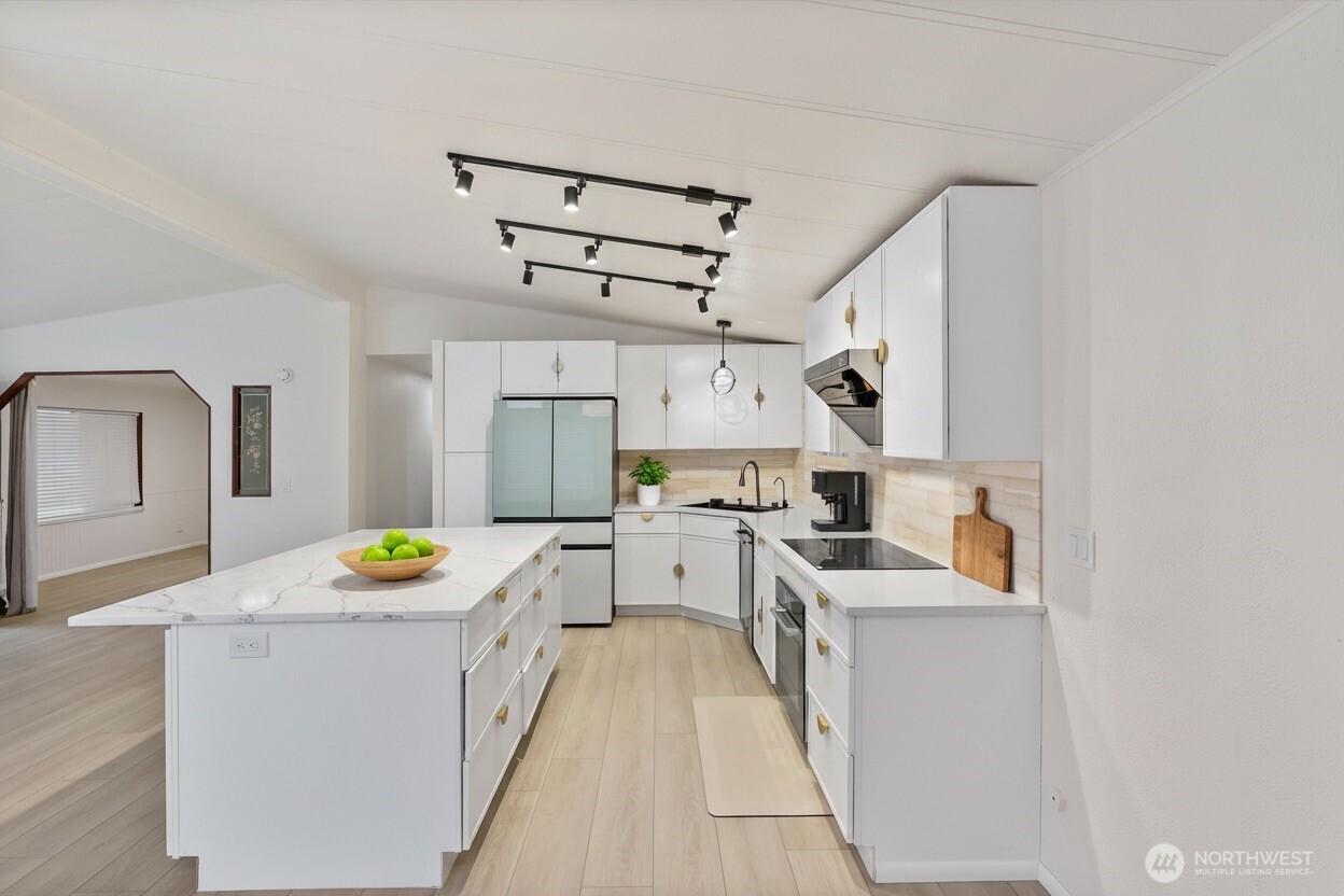 28000 NE 142nd Place #121, Duvall, WA 98019