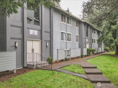 4629 W Lake Sammamish Parkway SE #H206, Issaquah, WA 98027