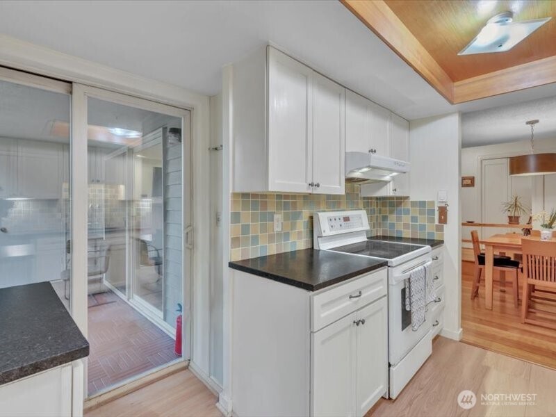 4629 W Lake Sammamish Parkway SE #H206, Issaquah, WA 98027